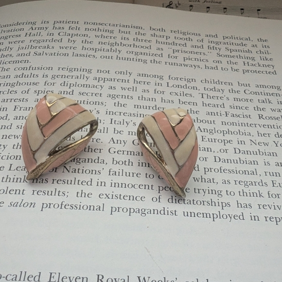 Elegant Gold and Pink Women's Earrings - Picture 1 of 8